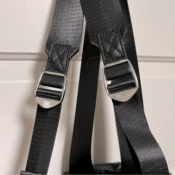 NEW Black Puffer Mini Backpack sporty snaps magnetic clasp adjustable straps - Picture 4 of 8